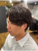 自然な毛流れでラフにキマるセンターパート×ニュアンスパーマ