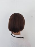学生も大人も似合う！ナチュラルブラウンで魅せる柔らかボブ