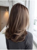  大人可愛いミディアムレイヤー×白髪ぼかし30代40代50代60代