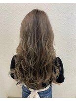 リー ルーチェ 布施(Lee Luce)&nbsp;ミルクティーベージュ×ハイライトカラー【真栄田】