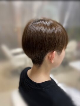 サンフルール比呂 ツーブロックショートスタイル