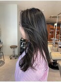 筋感のある細めハイライト外国人風オフィスで浮かないハイライト