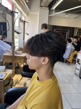 アイズ 海老名(AIZU) センターパートウルフ　ニュアンスパーマ　カルマパーマ