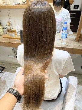 アミュレ(Amule) 透明感ミルクティーベージュうる艶ロングヘア小田急線梅ヶ丘30代