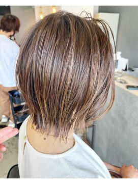 アン(un) 外ハネ/ボブ/カラー