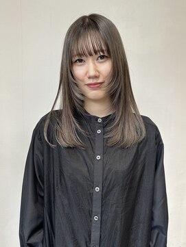 イル(ill) ブリーチ　ダブルカラー　ミルクティーベージュ　レイヤーウルフ