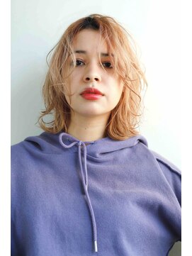 リブ(Live) 抜け感ミディアムレイヤー［久米川 髪質改善 インナーカラー］