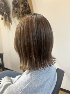 フラクト(FLact) 似合わせカット_切りっぱなし_ミディアムスタイル