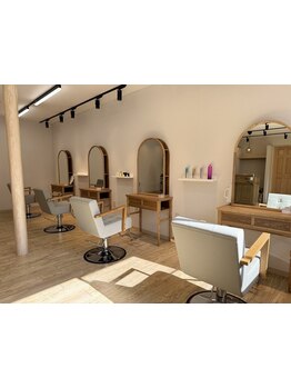 受付からお帰りまで行き届いた接客と、高い技術力でお客様の毎日を豊かな日々に。