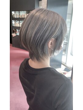 アース 鈴鹿店(HAIR&MAKE EARTH) くびれショート×グレージュ