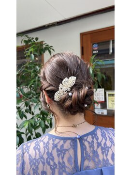 ヘアーラボ ハチ(HAIR LABO HACHI) ルーズシニヨン