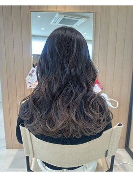 ファムバイアヴァンス(Femme by AVANCE.) 大人くびれレイヤー×柔らかグレージュ