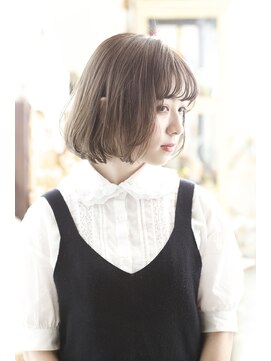 キミ(kimi) 【kimi】グレージュ×ワンカールボブ×ハイトーン