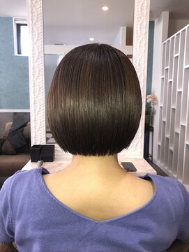 アドラシオン(Adoration) ボブ