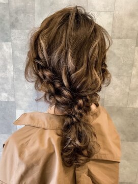 リディア 新宿東口店(Rydia) セミロングでもok★編みおろしローポニーヘアアレンジ★