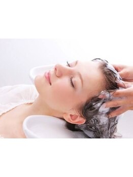 ヘッドスパを超えた！【魔法の頭皮改善ヘッドエステ】森の魔法が自律神経を整え心と髪に生命を吹き込む＊