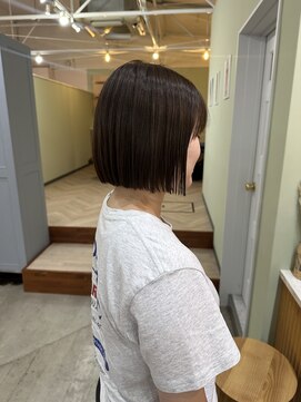 キュオンシア(CUEON. ciea) ミニボブ×くすみベージュ