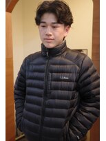 エディ(Edy)&nbsp;センターパートカルマヘアニュアンスパーマ韓国ヘア眉毛カット