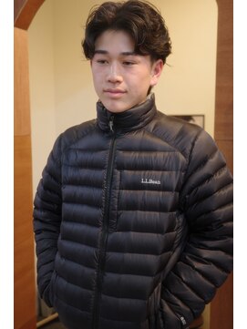 エディ(Edy) センターパートカルマヘアニュアンスパーマ韓国ヘア眉毛カット