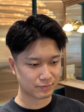 モーリーズバーバーショップ 北浜本店(MORLY’s Barbershop) ナチュラルパートスタイル