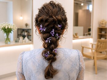 リル(re'll)の写真/花屋併設サロンだからこそできるフラワーアレンジヘアセット[ヘアセット/顔周りレイヤーカット/縮毛矯正]