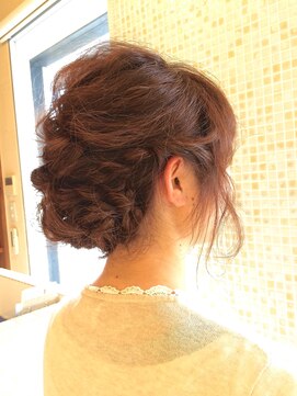 ヘアアーツ ブルーム(hair art's BLOOM) クラシカルに和でも洋でも。