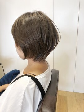 ダム(DaM) ショートボブ/カーキベージュ