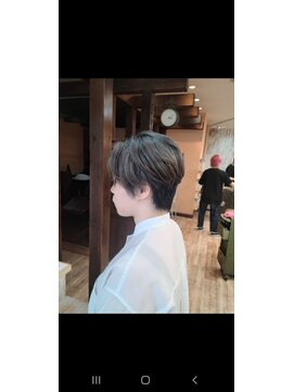 モアムー(Moremuu) レディース　外国人風カラー