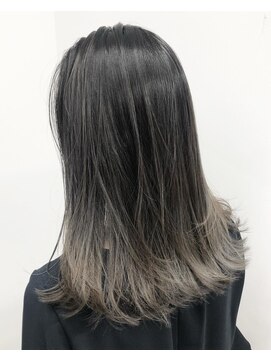 シエスタ バイ アンブルリュクス(siesta by amble luxe) モノトーンアッシュのグラデーションカラー