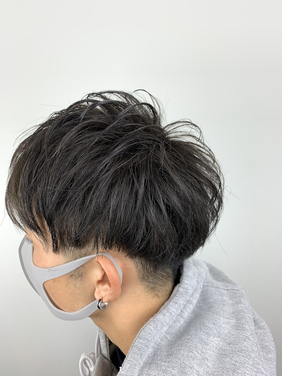 フォギーベージュ × マッシュ × ツーブロック：L100319111