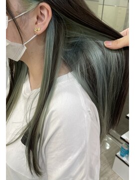 インナーカラー シルバーグリーン L インク Inq のヘアカタログ ホットペッパービューティー