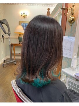 2丁目3番地美容室 ターコイズインナーカラー