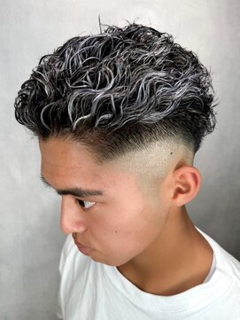 リコラックスビー 中百舌鳥(LICO LUXBE) ホワイトメッシュ×極道パーマ