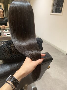 ユニ(Uni.) 艶と透明感