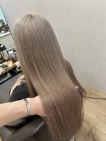 フリック(FLiC)&nbsp;全頭ブリーチから作るインナーカラー ホワイトベージュ×ピンク