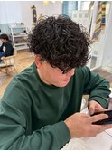 メンズ韓国マッシュ波巻きツイストスパイラルパーマ刈り上げ
