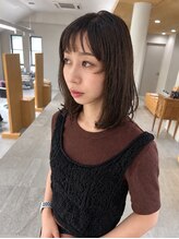 エーライン美容室(A-line)&nbsp;透け感バングと顔まわりレイヤーで魅せる軽やか外ハネミディアム