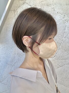 ダブル(W) 耳掛けも可愛い丸みショート♪