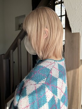 エトランジェ(Etrange) ホワイトベージュ