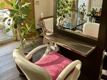 ヘア アート るふるりーるの雰囲気（観葉植物が沢山◎外から施術姿が見えないよう工夫された作りに。）