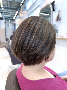 アオカマクラ(a-o Kamakura) ボブレイヤー×脱白髪染めハイライト