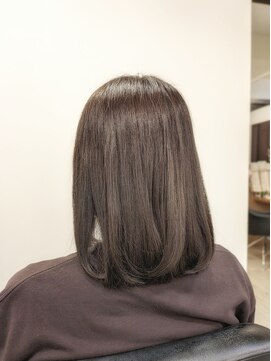 アッシュグレージュ×ボブヘア