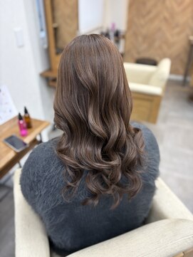 リングバイモアムー(Ring by Moremuu) レイヤーカット　艶カラー