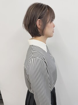 モリオ(morio) ハイライトカラーショートヘアベージュ白髪ぼかし