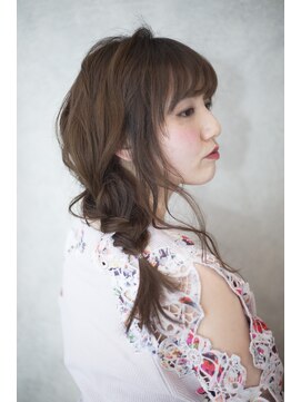 コマ(coma) 中野【comaアレンジ】ざっくり片側ゆる編み込み