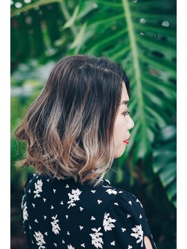 ソーホー ニューヨーク シズオカ(SOHO newyork SHIZUOKA) グレージュカラーのフェミニンカールミディ