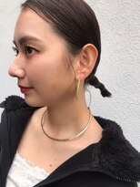 ダブルバイグリッター(W by GRITTERs) オリーブベージュ×タイトスタイル 前髪なし