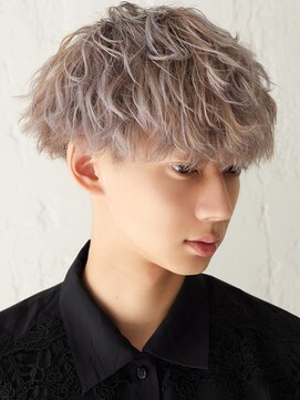 メンズサロン ガウディ 三宮店(men's salon Gaudi) ホワイトグレージュ×メンズ前下がりツーブロックマッシュ