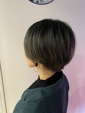 スタジオ アルファプラス 日暮里店(studio α+) ステップボーンカットカットボブショートハイライト白髪ぼかし