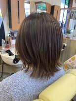 ピースヘアー(Pi:s HAIR) ミディアムカットとハイライトカラー